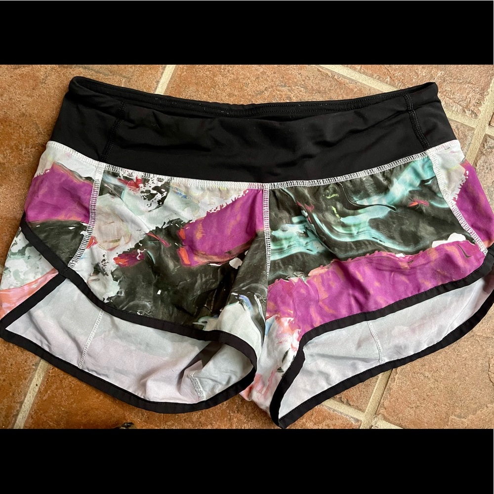 Lululemon women’s size 4 shorts